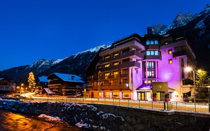 Façade de l’hébergement  – soirée/nuit