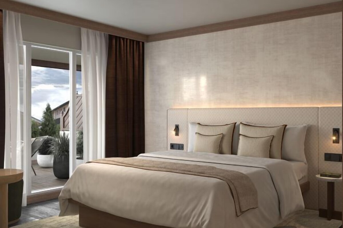 Premium bedding, down comforters, minibar, in-room safe