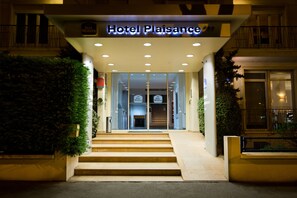 Hotel Plaisance's elegant entrance features a central staircase leading to the main entrance.