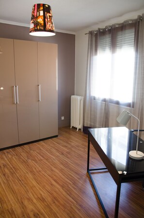 Family Apartment, Multiple Beds, Kitchen | In-room business centre