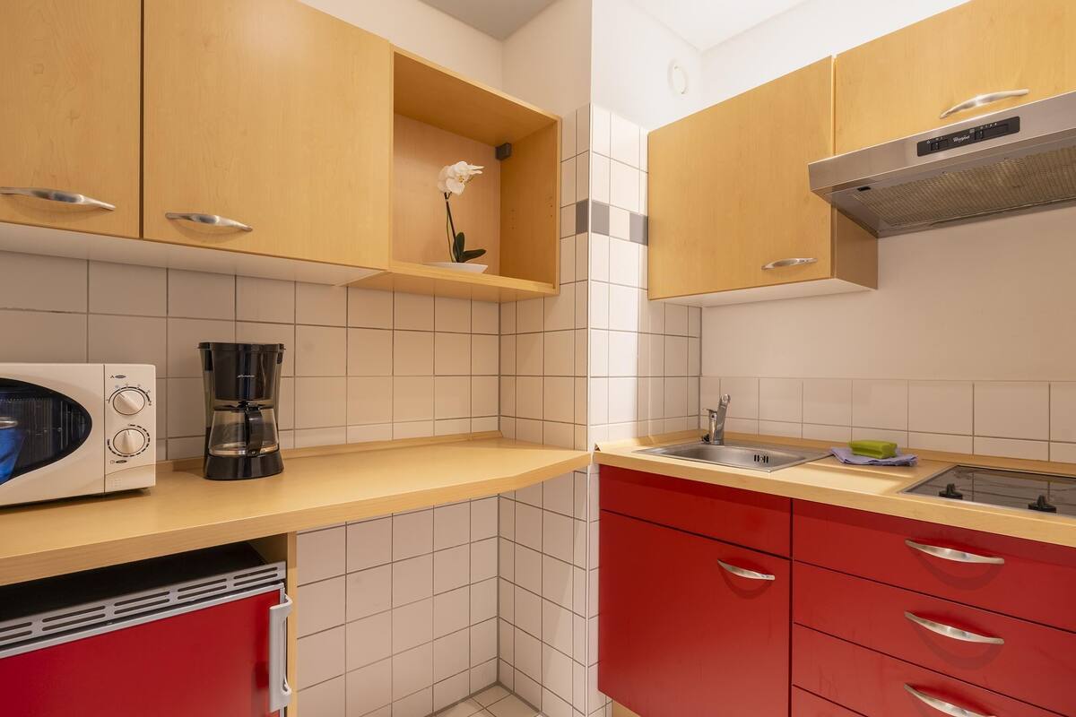 junior suite, 1 king bed, kitchenette (with sofabed) | minibar, in-room safe, individually decorated, individually furnished