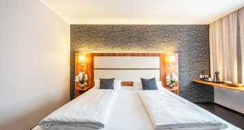 Comfort Double Room | Individually decorated, individually furnished, desk, laptop workspace