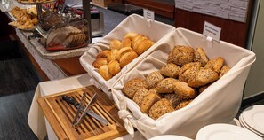Desayuno buffet todos los días (con cargo) 