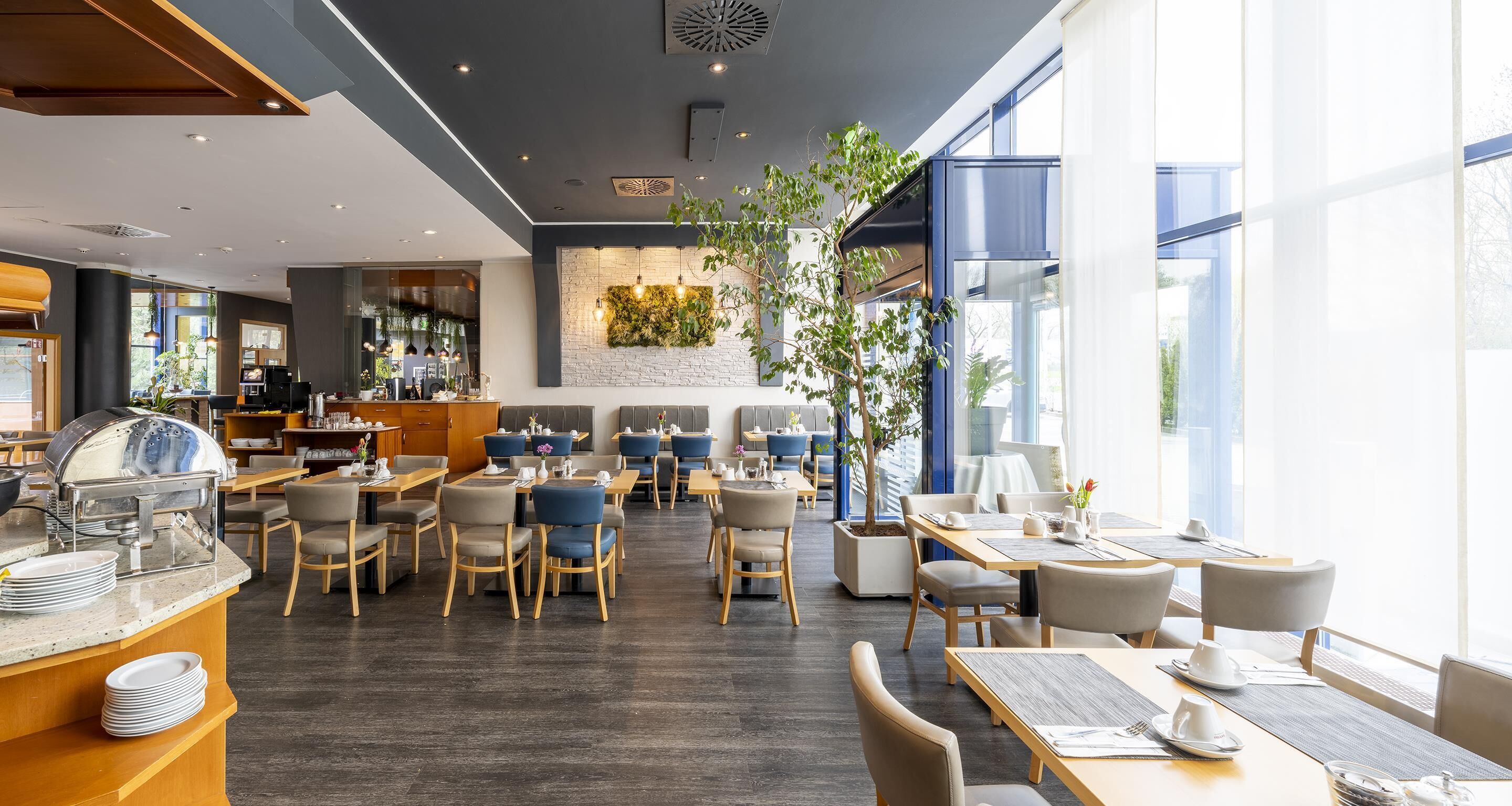 朝食 (ビュッフェ)、毎日提供 (1 名様 13.00 EUR)