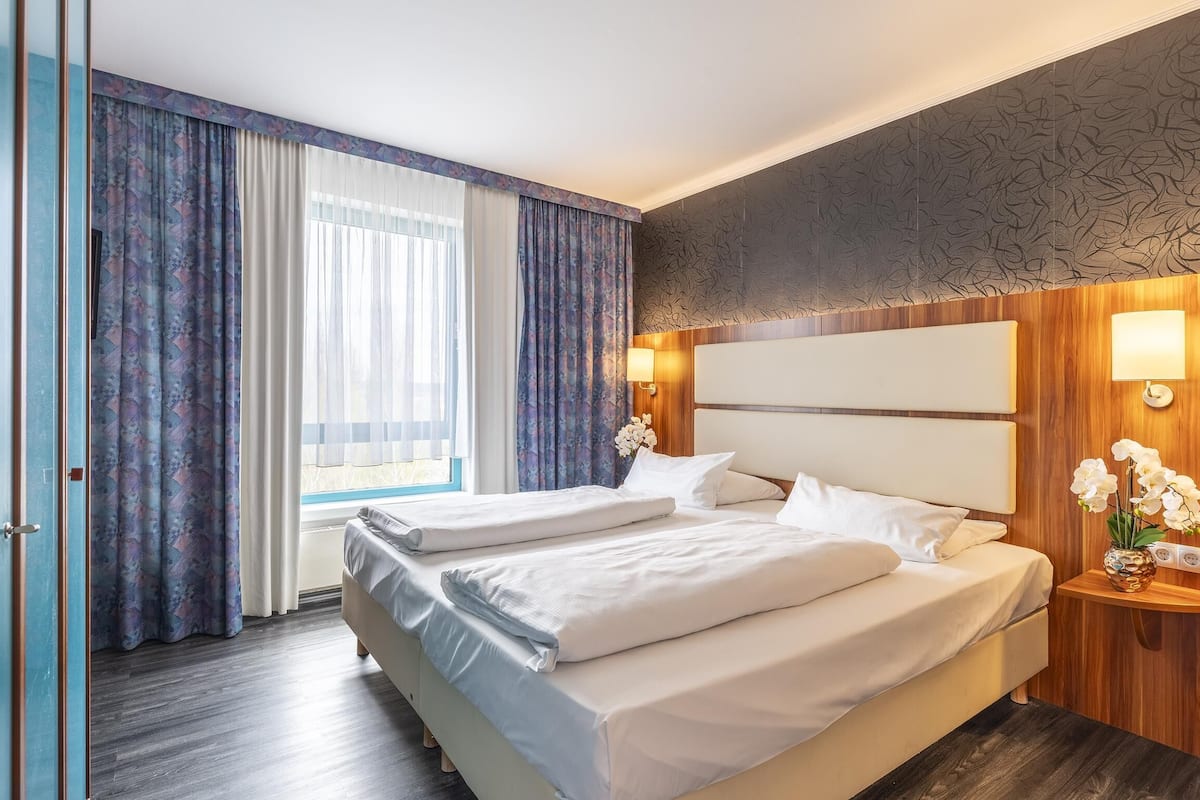 Junior Suite, 1 King Bed, Kitchenette (with Sofabed) | Minibar, in-room safe, individually decorated, individually furnished