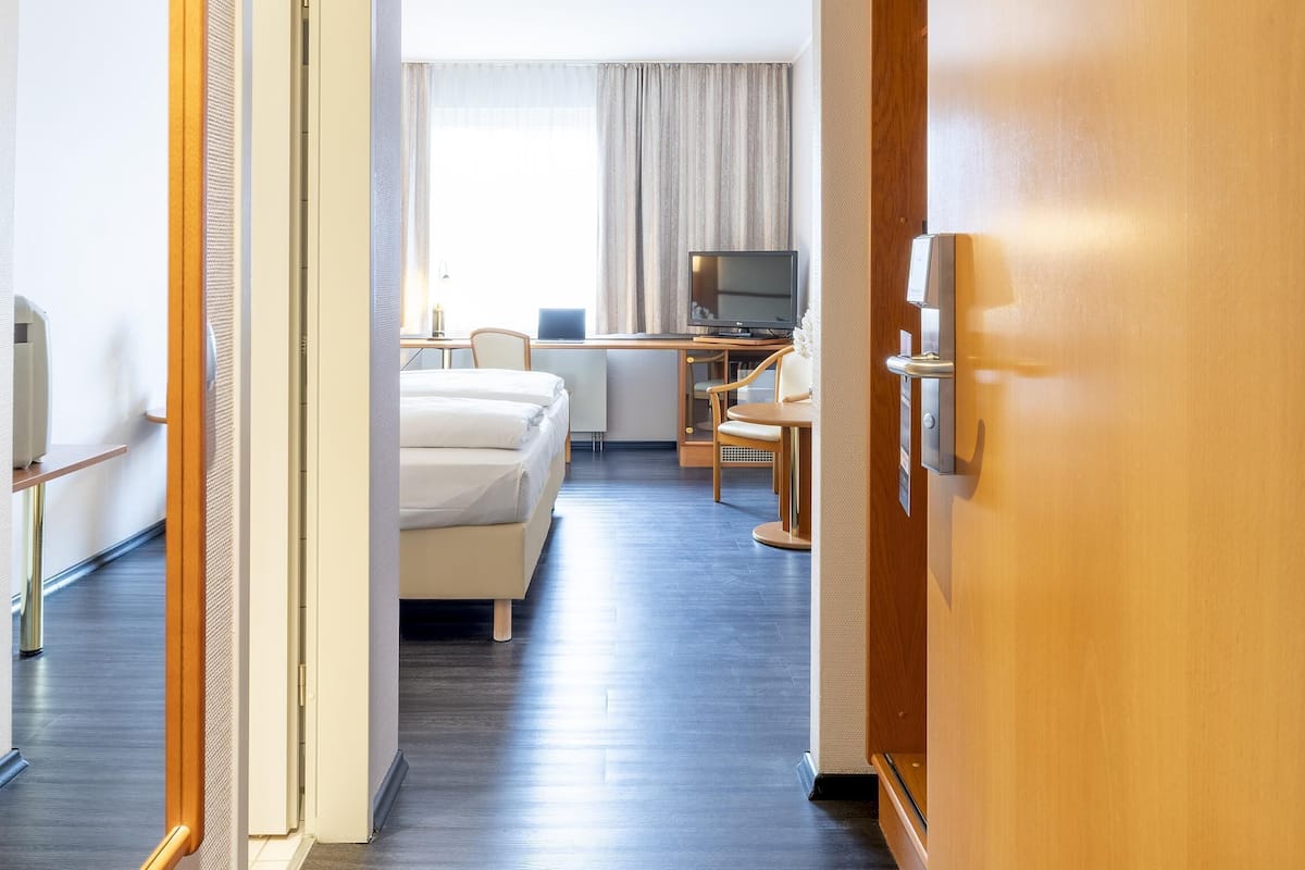 Minibar, in-room safe, individually decorated, individually furnished
