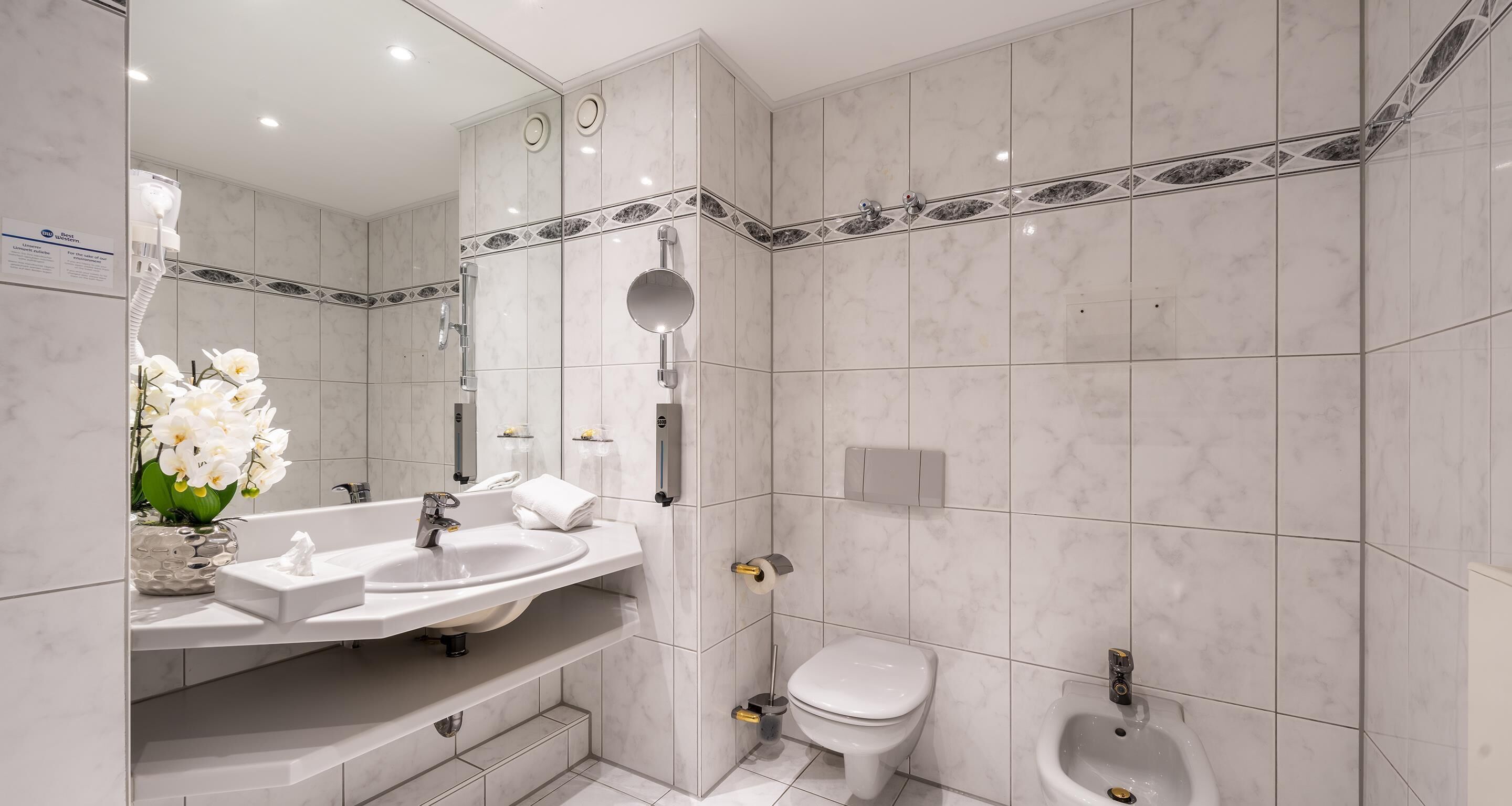 junior suite, 1 king bed, kitchenette (with sofabed) | minibar, in-room safe, individually decorated, individually furnished