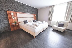 Minibar, in-room safe, individually decorated, individually furnished