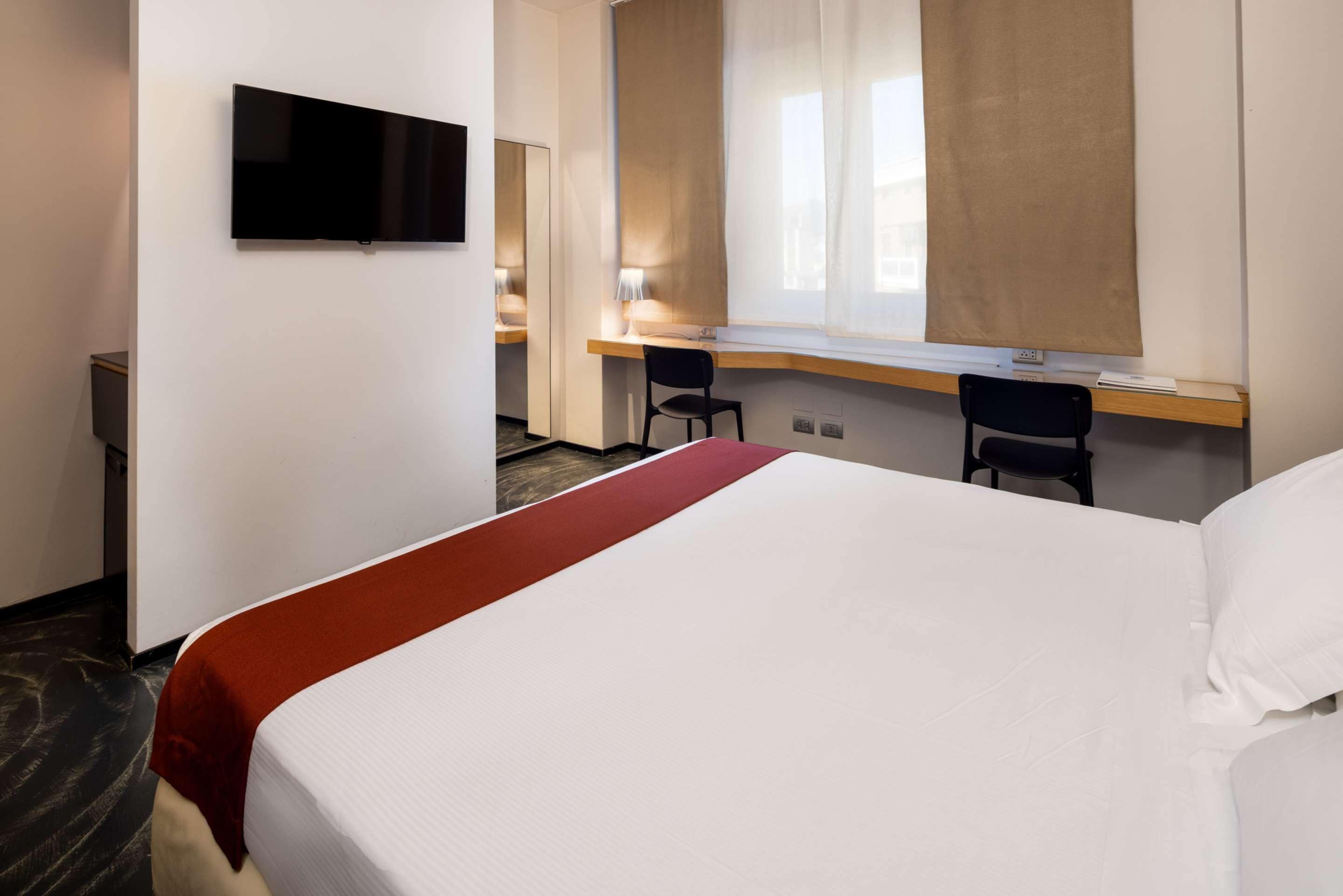 1 bedroom, down duvets, minibar, in-room safe