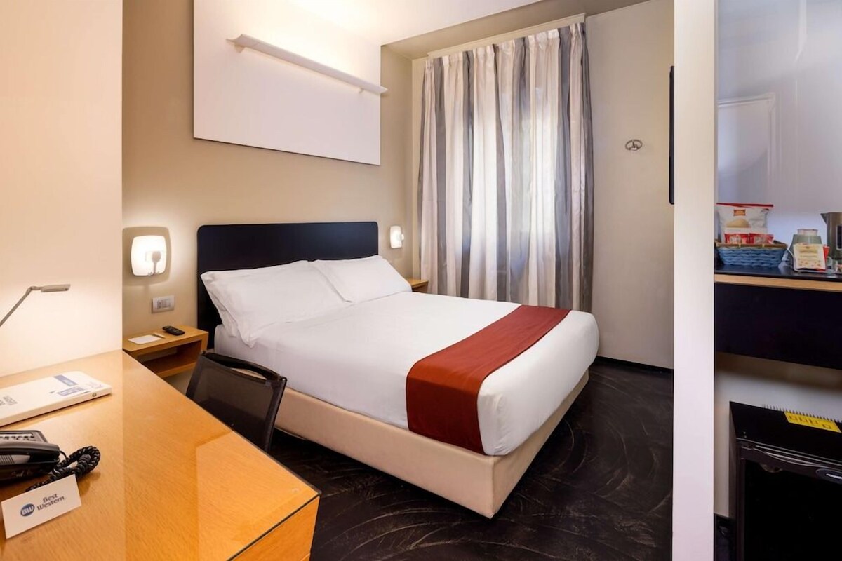 Down comforters, minibar, in-room safe, soundproofing