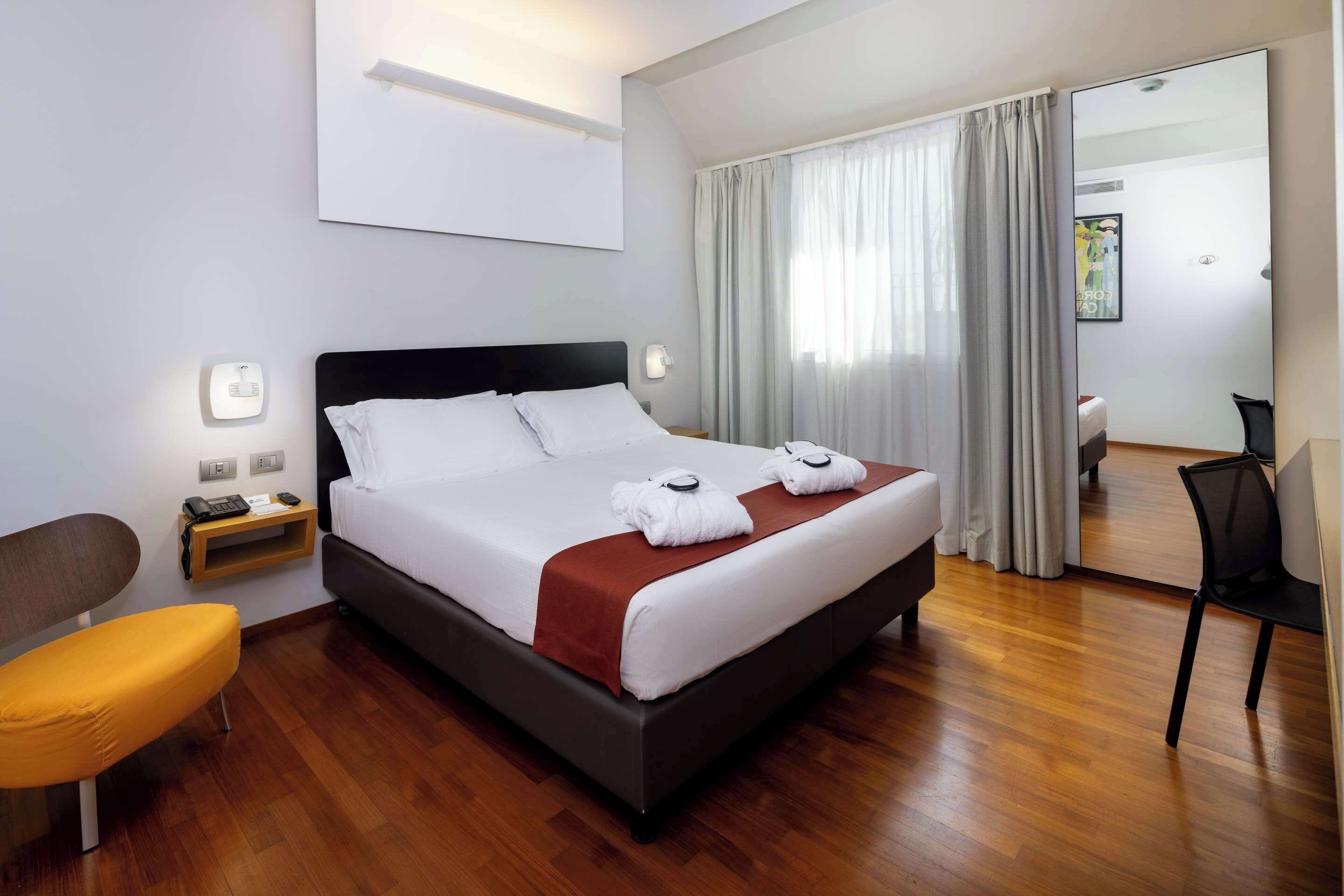 Comfort-Zimmer, 1 Queen-Bett, Nichtraucher | Daunenbettdecken, Minibar, Zimmersafe, schallisolierte Zimmer