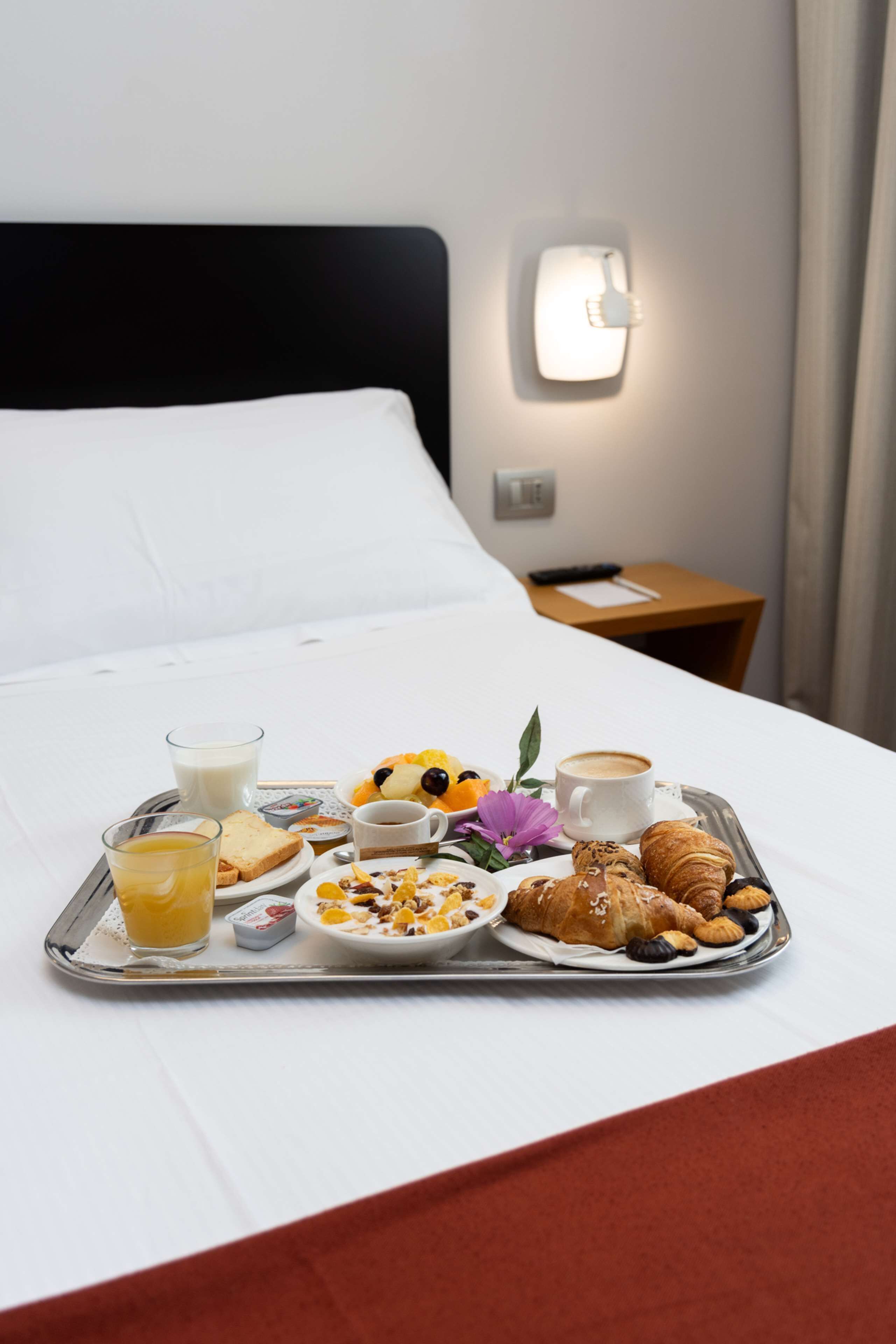 1 bedroom, down duvets, minibar, in-room safe