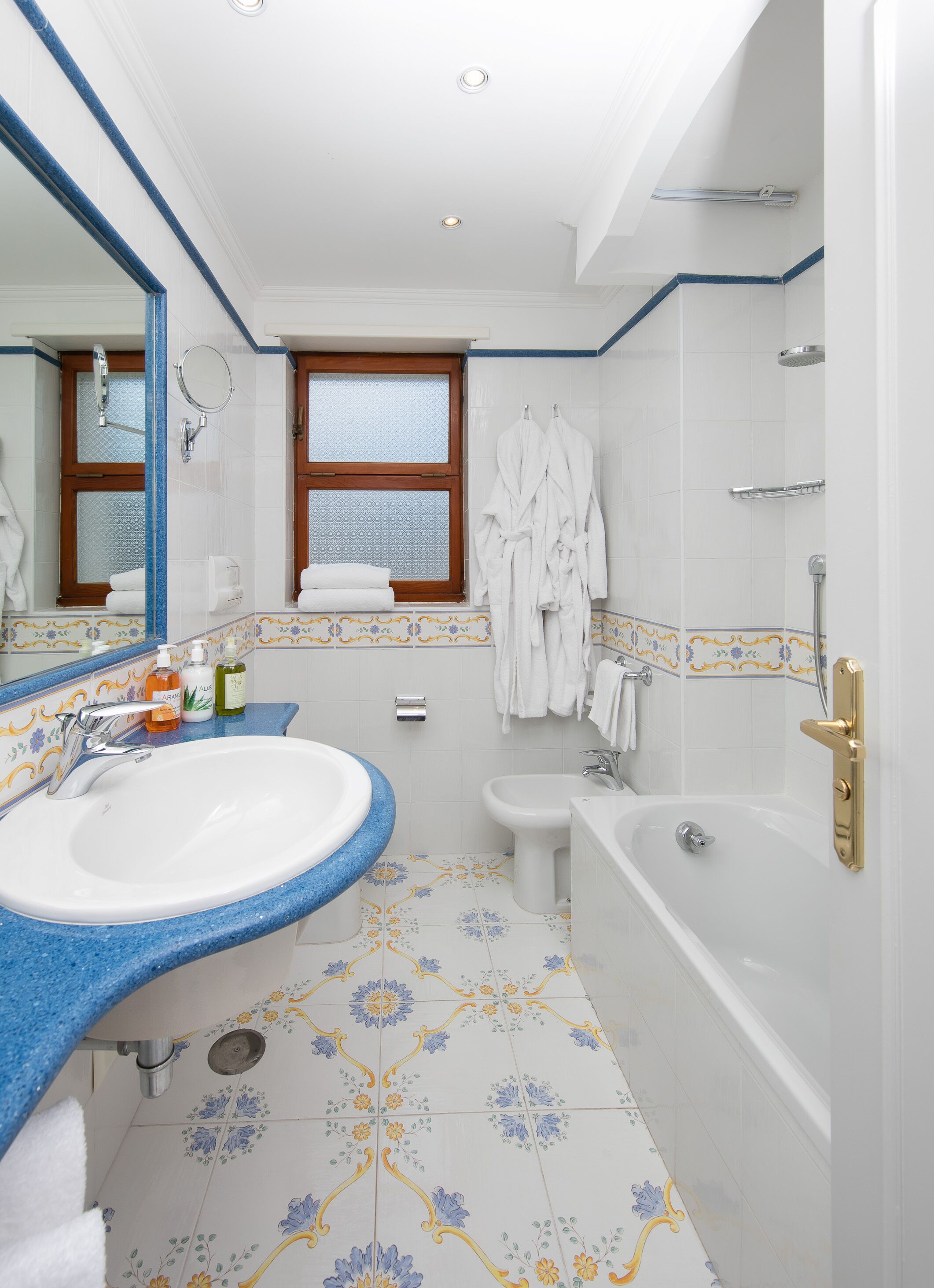 basic double or twin room | bathroom | shower, free toiletries, hair dryer, bathrobes