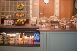 Déjeuner préparé sur commande servi tous les jours en supplément