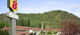 Super 8 by Wyndham West Kelowna BC