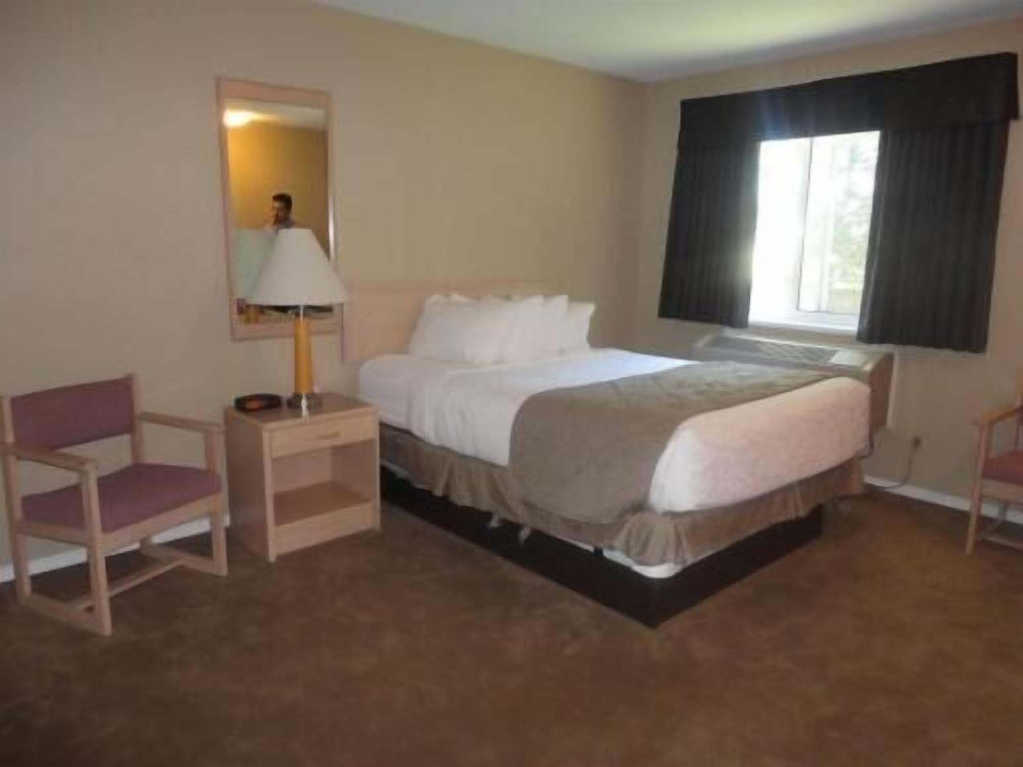 Ropa de cama de alta calidad, escritorio y cortinas blackout 