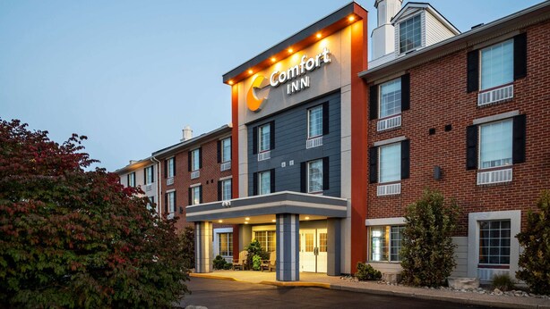 A Comfort Inn hotel with a brick facade, multiple windows, and a well-lit entrance. - Comfort Inn Sarnia (Sarnia)