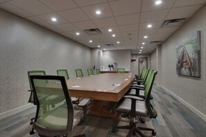 A conference room with a long table, green mesh chairs, and a carpeted floor. - Holiday Inn Express & Suites Aurora - Naperville by IHG (Aurora)
