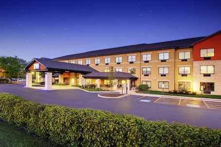 Exterior. Holiday Inn Express & Suites Aurora - Naperville by IHG