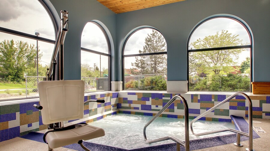 Holiday Inn Express & Suites Aurora - Naperville by IHG