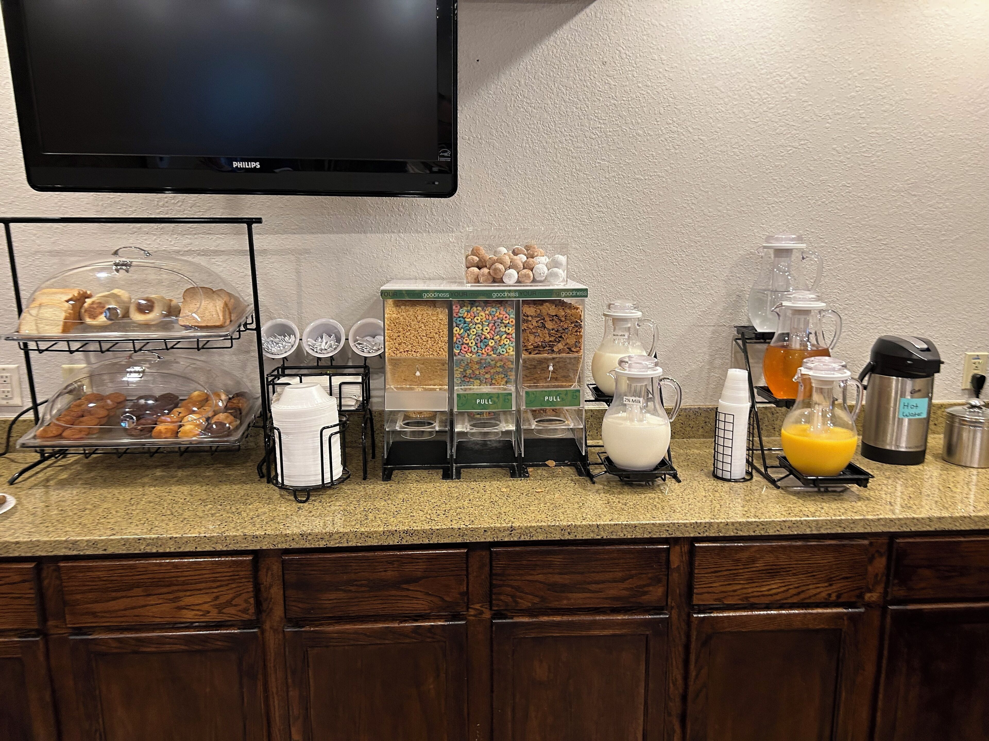free daily continental breakfast