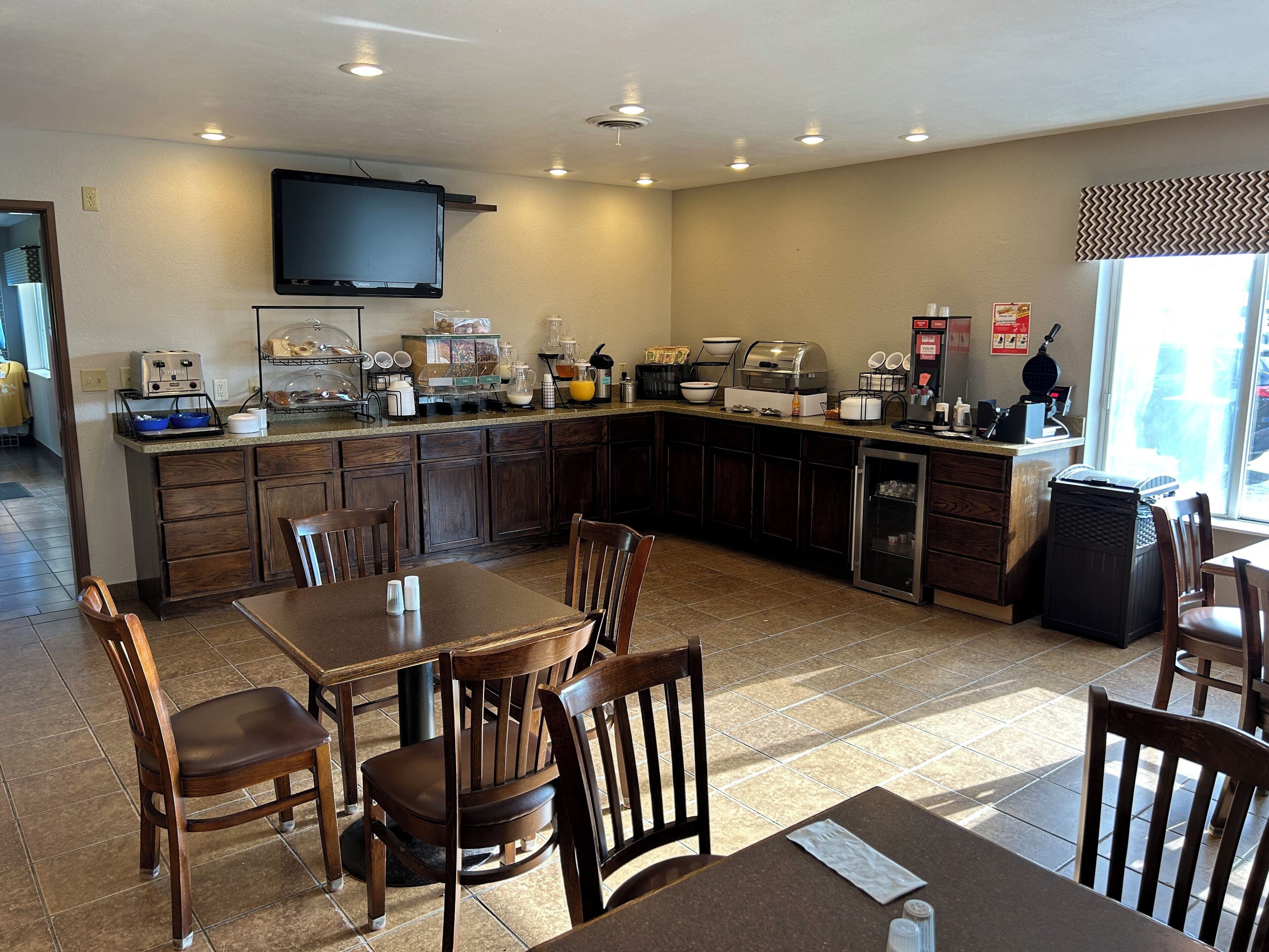 free daily continental breakfast