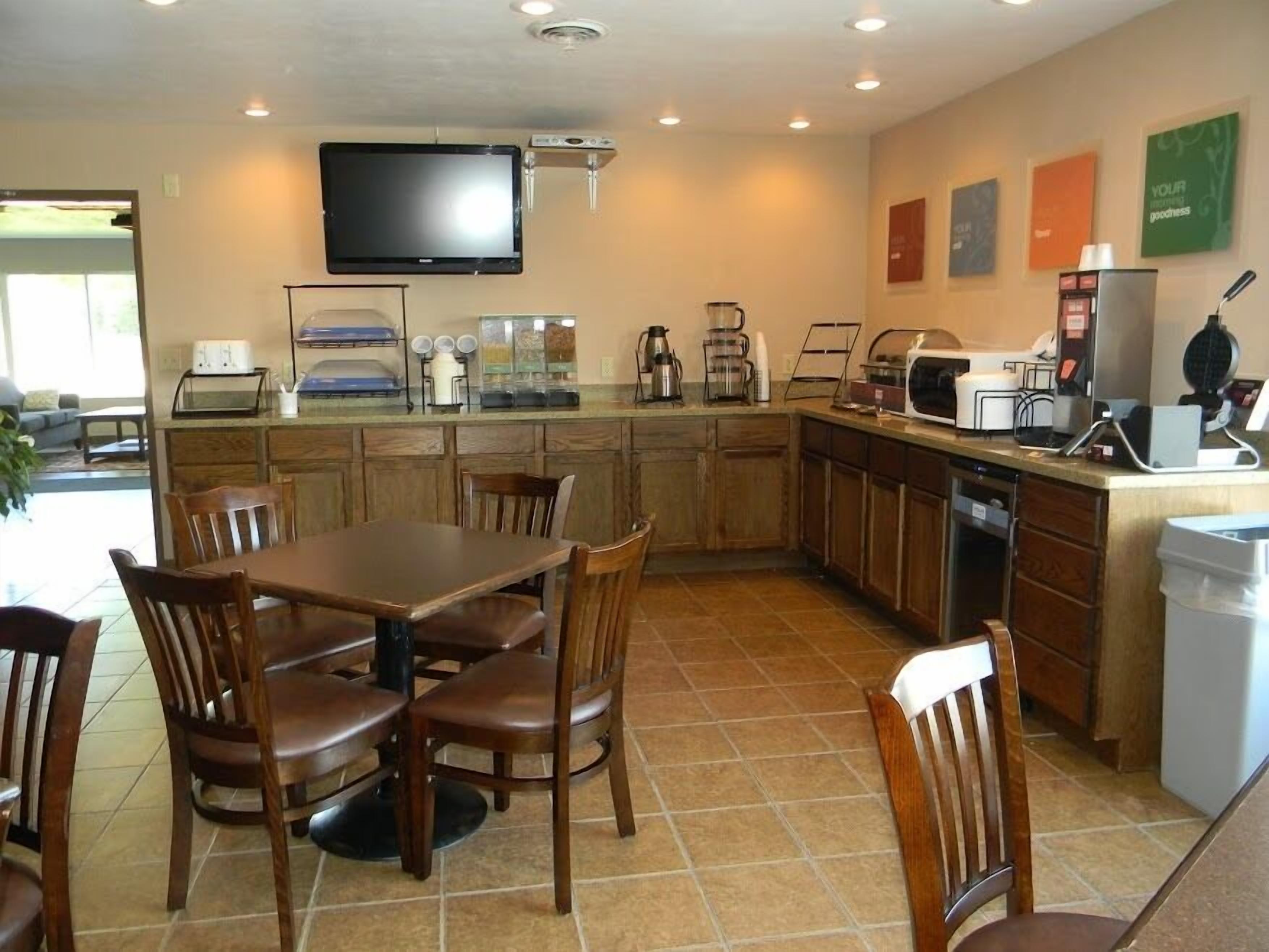 free daily continental breakfast