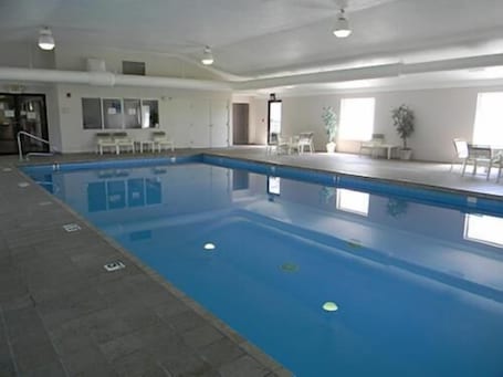Indoor pool, sun loungers. Boarders Inn & Suites by Cobblestone Hotels - Munising
