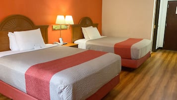 Escritorio, wifi gratis y ropa de cama