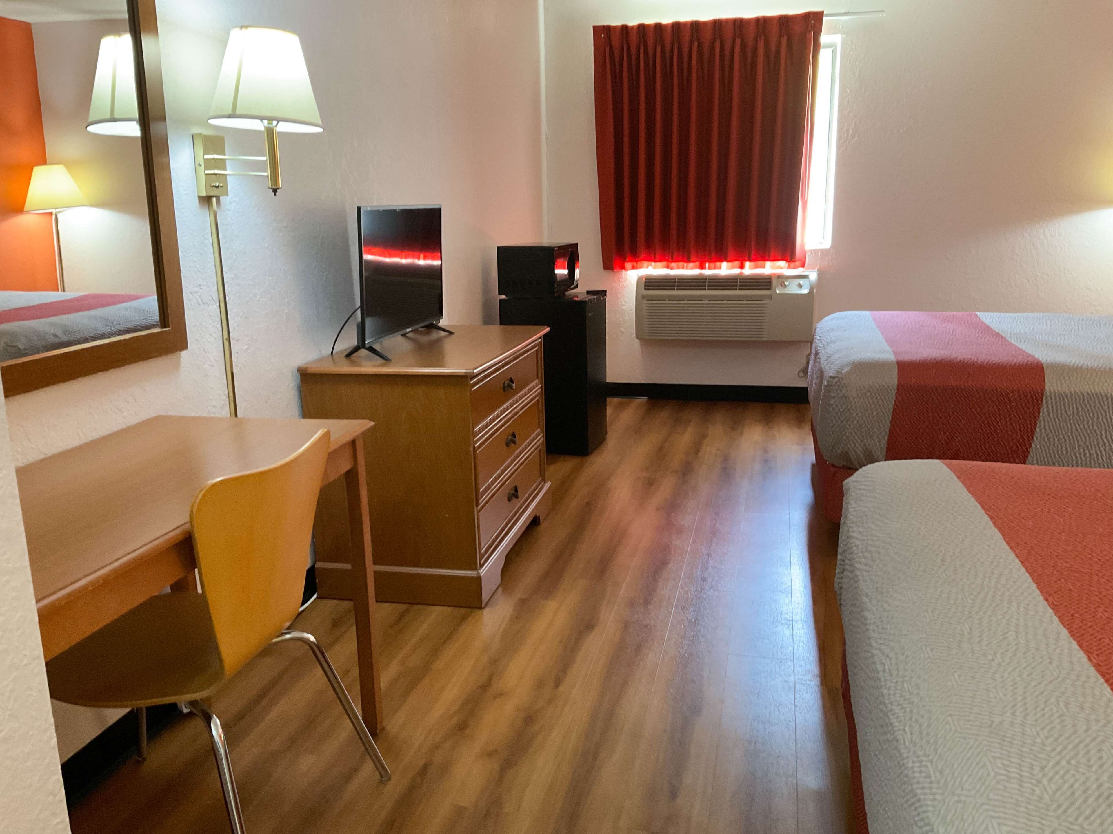 デスク、WiFi (無料)、ベッドシーツ