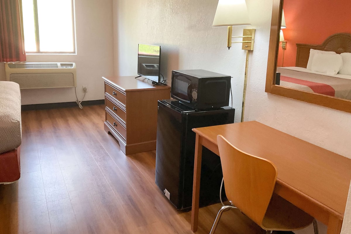 Escrivaninha, Wi-Fi de cortesia, roupa de cama