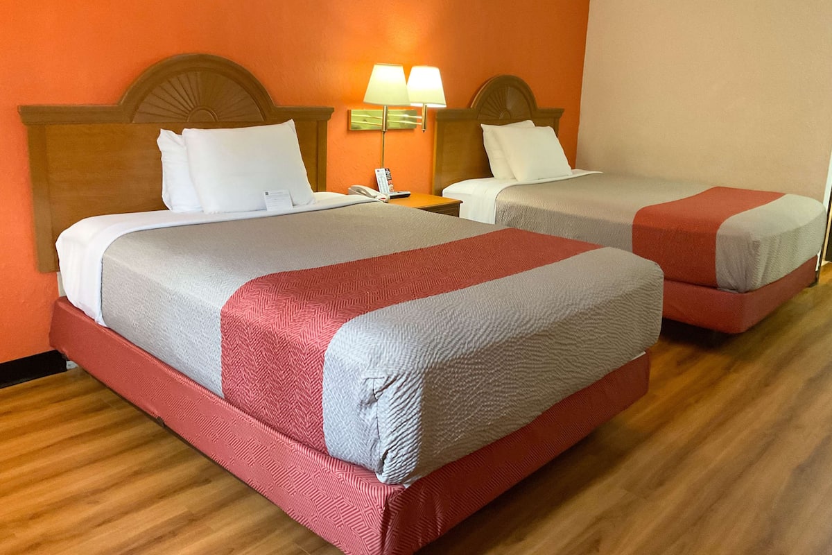 Escrivaninha, Wi-Fi de cortesia, roupa de cama