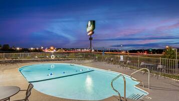 Außenpool (je nach Saison geöffnet)