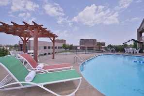 Seasonal outdoor pool - The Bradford Hotel, an Ascend Collection Hotel (Springfield)