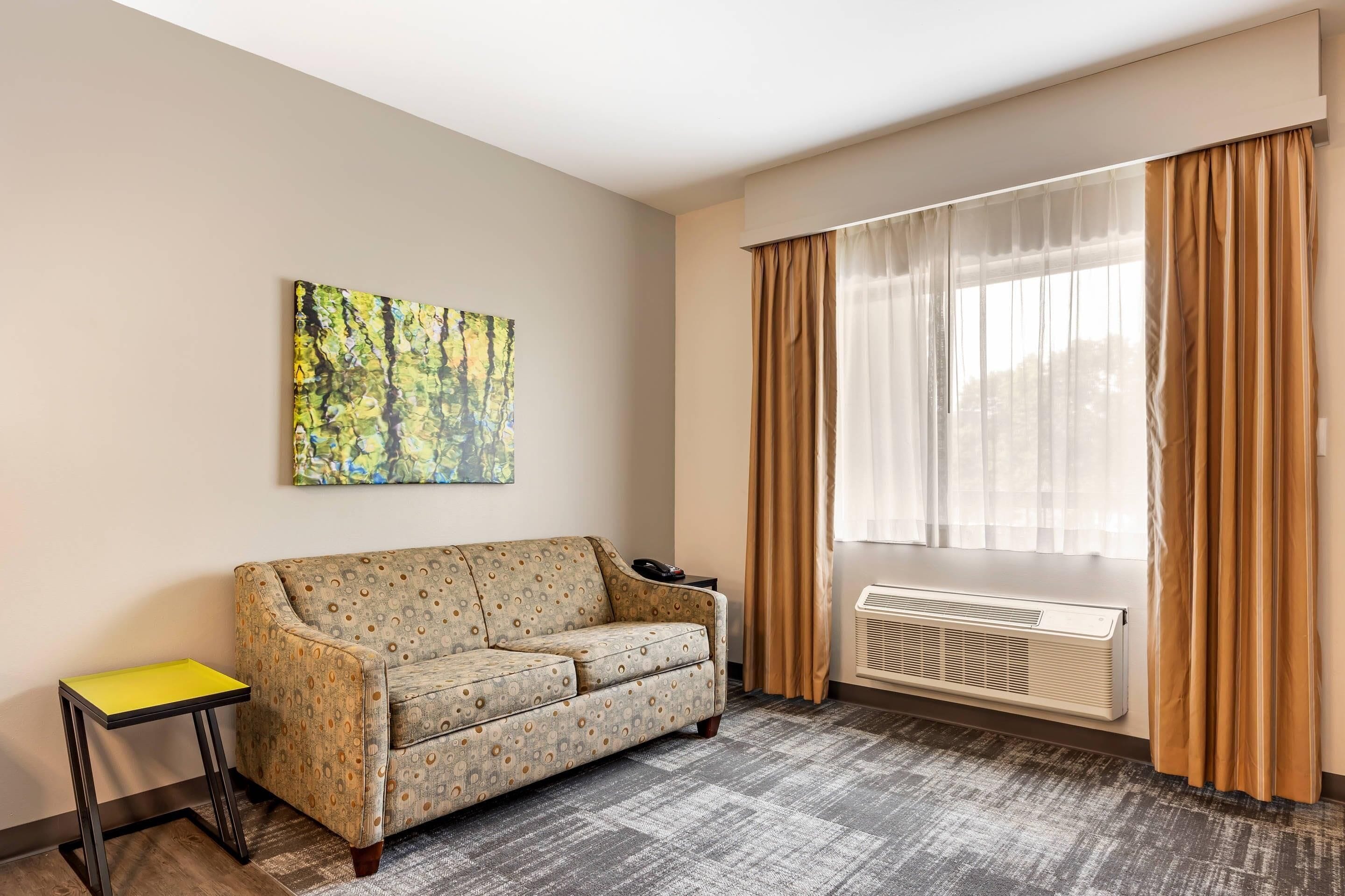 Desk, blackout drapes, iron/ironing board, free WiFi