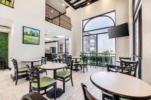 Desayuno buffet incluido todos los días 