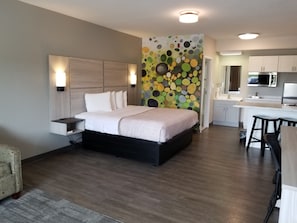 Desk, blackout drapes, iron/ironing board, free WiFi - The Bradford Hotel, an Ascend Collection Hotel (Springfield)