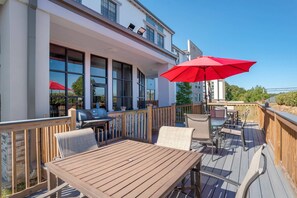 Indoor pool, open 8:00 AM to 10 PM, sun loungers - Comfort Suites Hattiesburg near University (Hattiesburg)