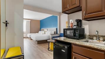 Suite, 2 camas de matrimonio, no fumadores | Escritorio y espacio para trabajar con un portátil