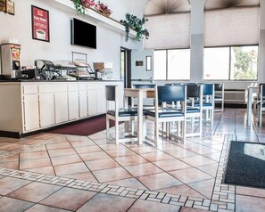 Free daily continental breakfast - Econo Lodge Las Cruces University Area (Las Cruces)