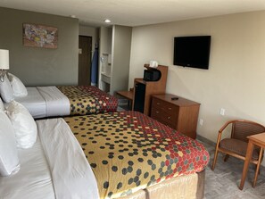Rom – standard, 2 queensize-senger, ikke-røyk | Skrivebord, strykejern/-brett, wi-fi (inkludert) og sengetøy