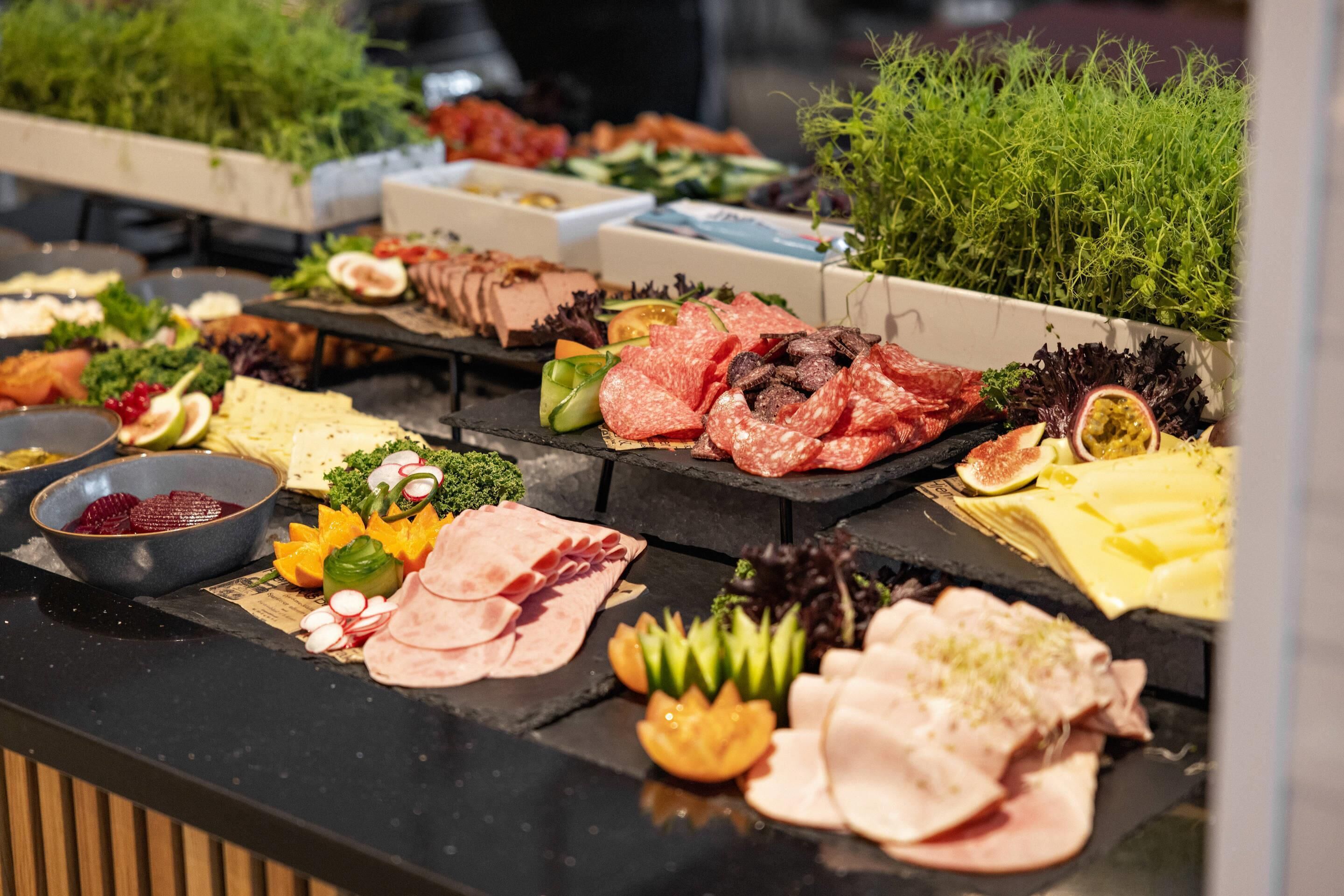 Petit déjeuner buffet servi tous les jours en supplément