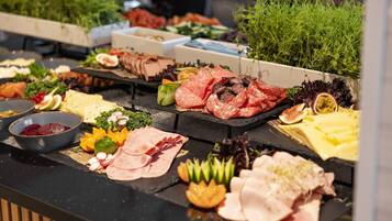 Desayuno buffet todos los días (con cargo)