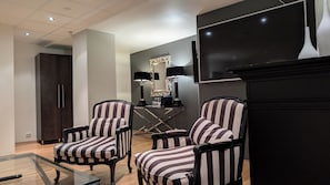 Suite, Non Smoking | Living area | TV - Quality Hotel Augustin (Trondheim)