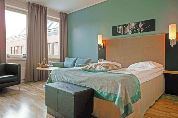 Soundproofing, iron/ironing board, cribs/infant beds, bed sheets - Quality Hotel Augustin (Trondheim)