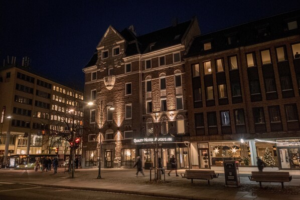 Façade de l’hébergement - soirée/nuit