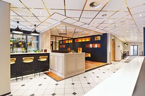 Petit déjeuner buffet servi tous les jours en supplément