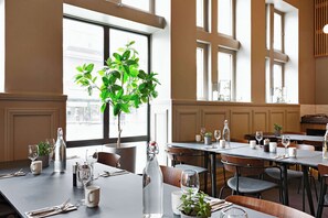 Buffet déjeuner servi tous les jours en supplément