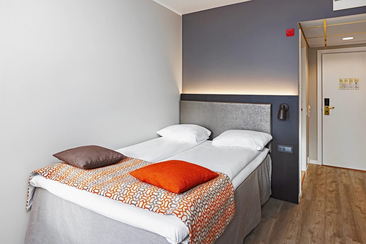 Kahden hengen huone (Compact) | Äänieristys, vauvansängyt, vuodevaatteet