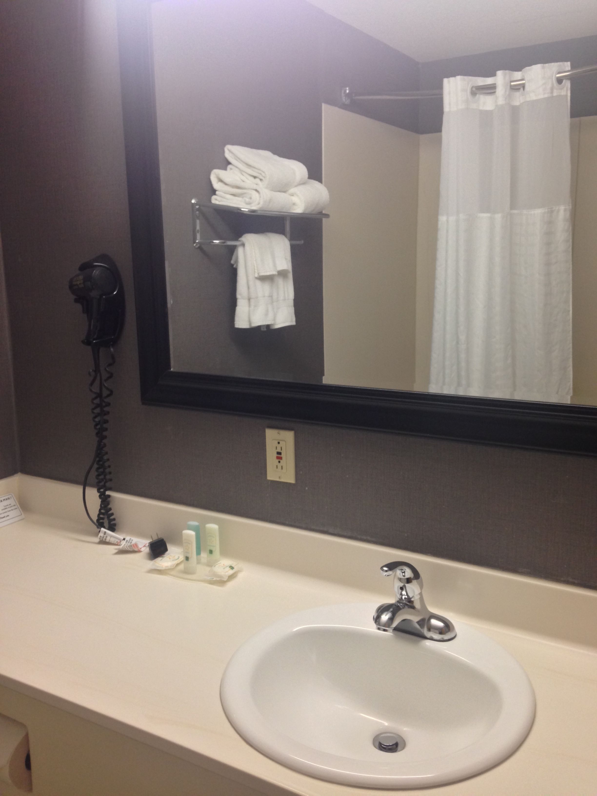 standard room, 2 queen beds | bathroom sink